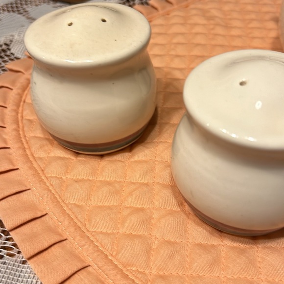 Vintage Pfatlzgraff Creamer and Salt And Pepper Shakers Made in USA - Picture 5 of 7